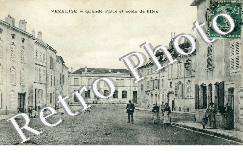 Grande place et ecole de filles