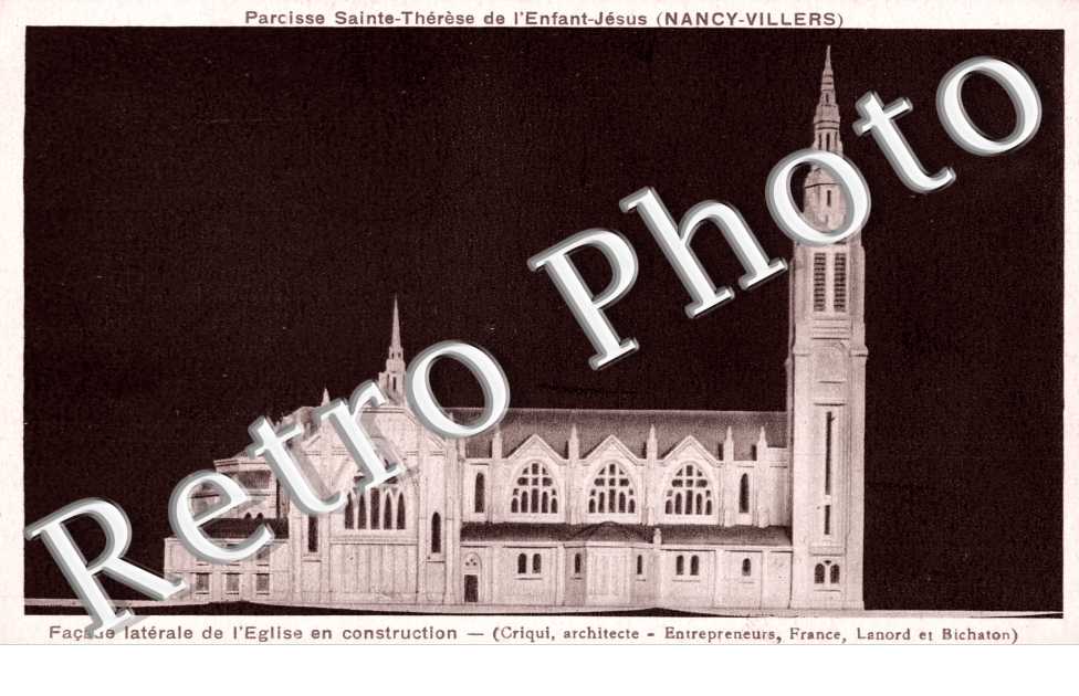 Facade laterale de l'eglise en construction