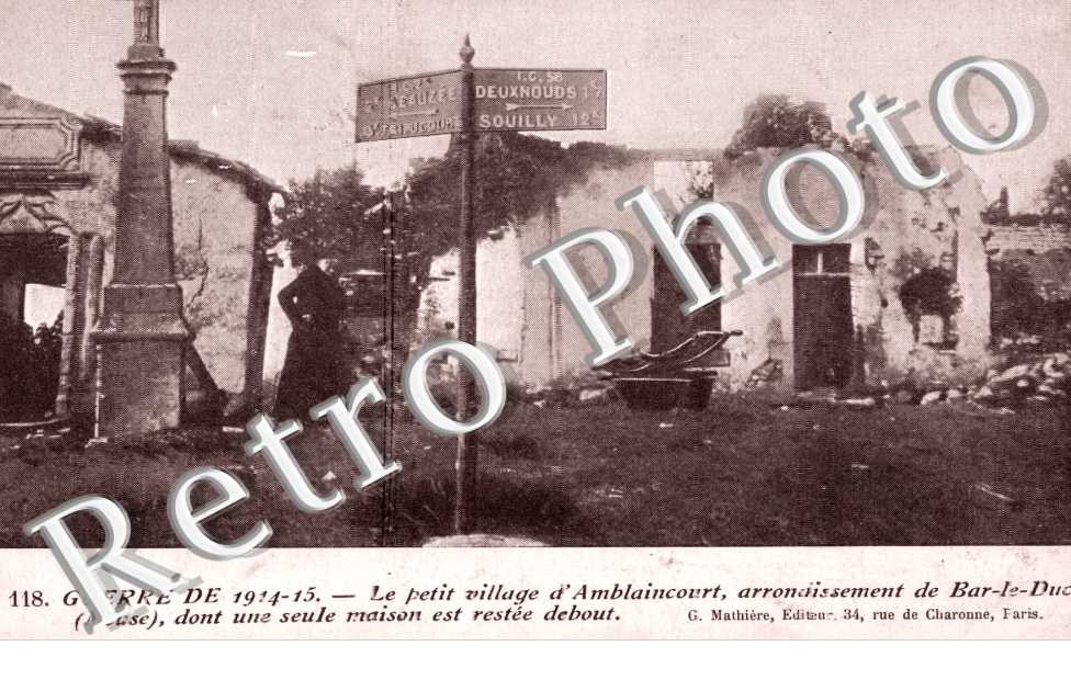 le petit village dont une seule maison est restee debout