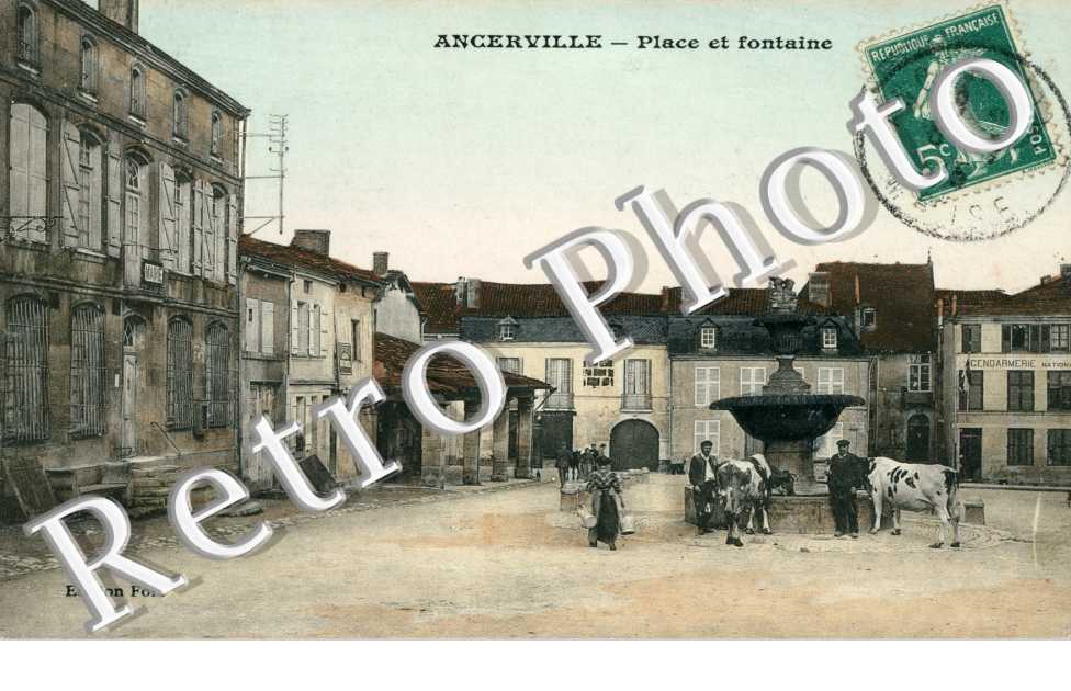 place et fontaine (couleur)