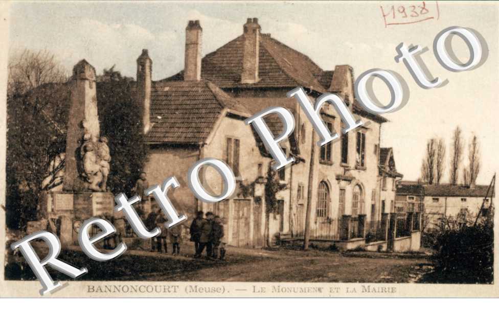 le monument et la Mairie