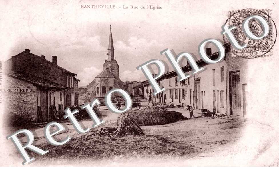 La rue et l&#039;eglise