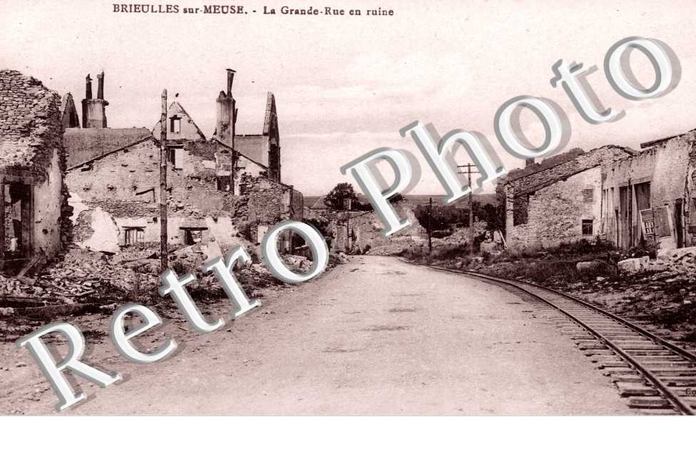 La grande rue en ruine