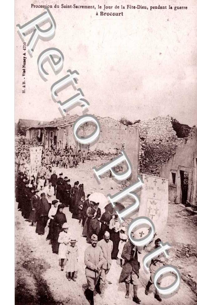 Processionde St sacrement pendant la guerre