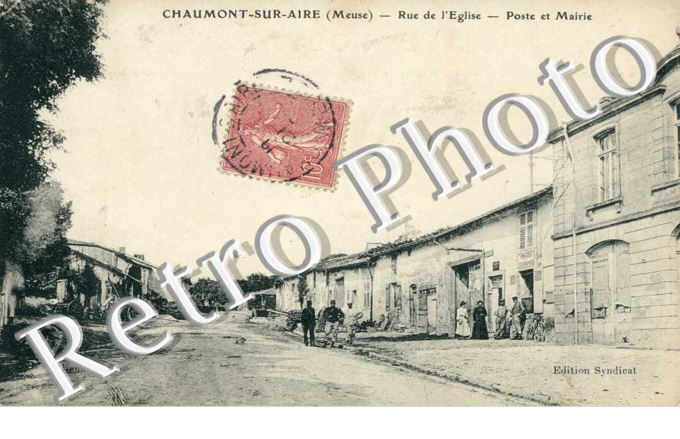 Rue de l'eglise  - poste et mairie