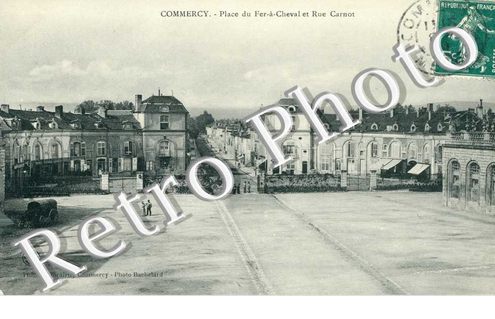 Place du fer-a-cheval et rue Carnot