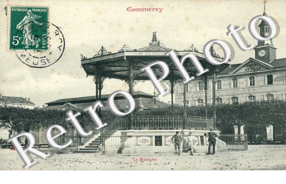 Place de l'hotel-de-ville - le kiosque
