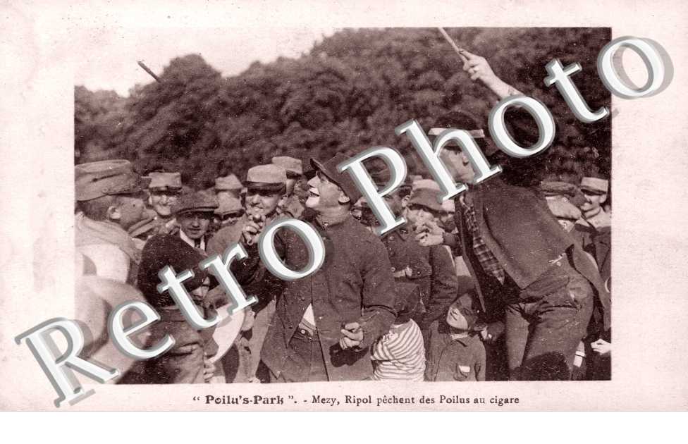 Poilu's-Park - Mezy, Ripol pechent des poilus au cigare