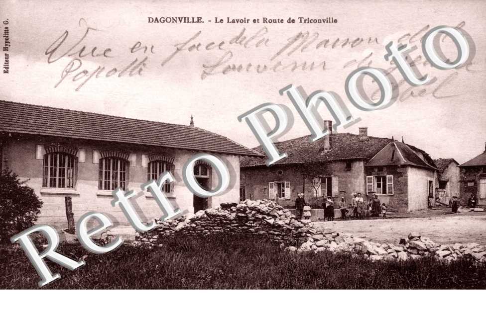 Le lavoir et route de Triconville