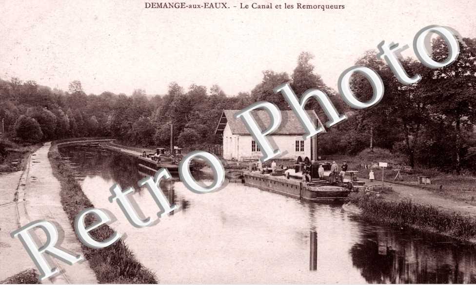 le canal et les remorqueurs