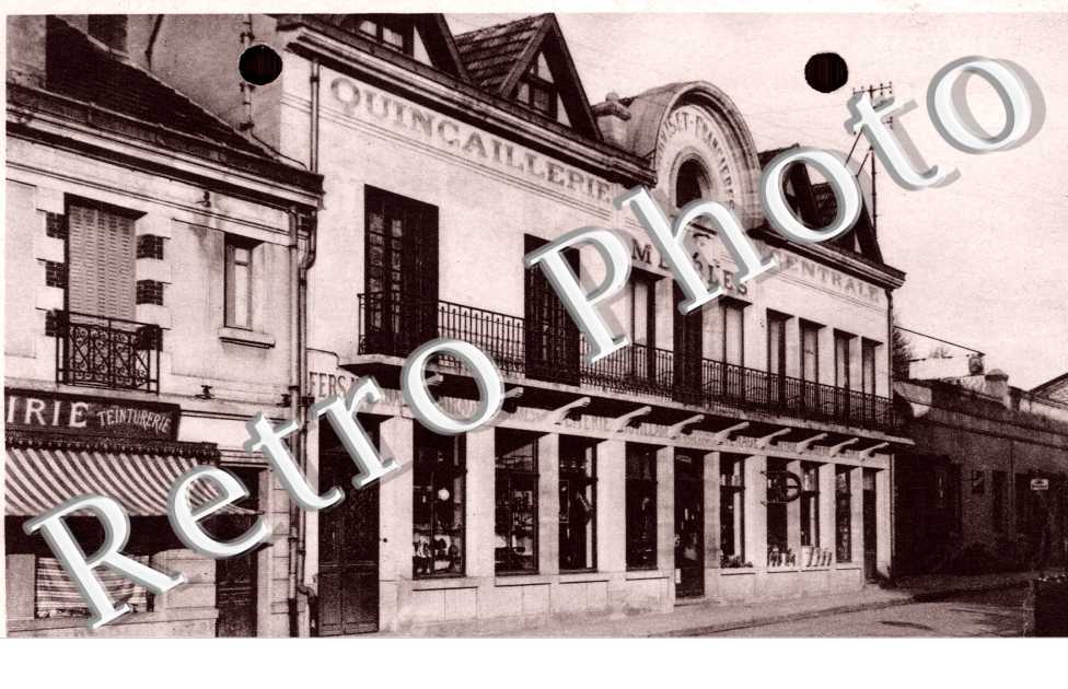 Quicaillerie Centrale, Meubles