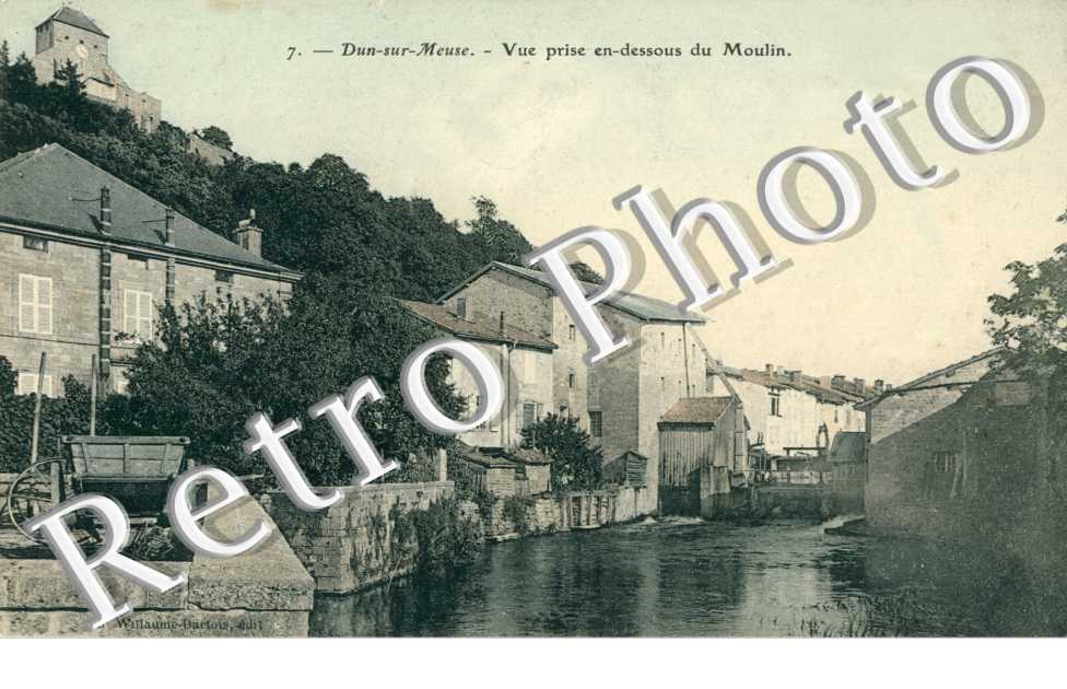 Vue prise en dessous du Moulin