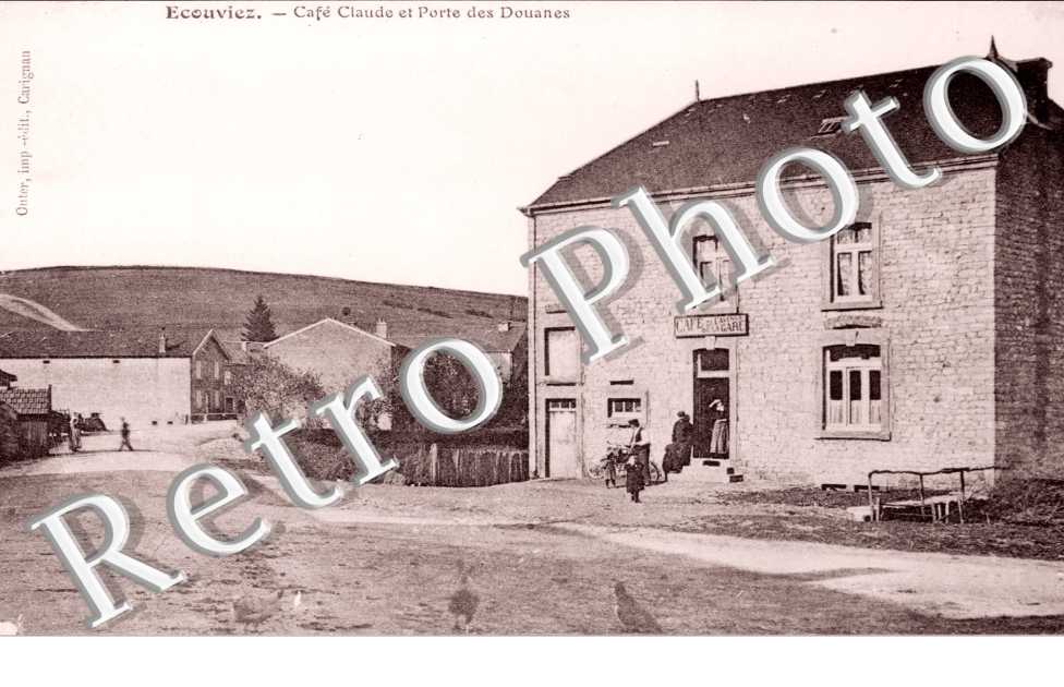 Cafe Claude et porte des douanes