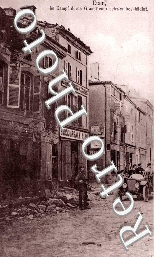 im Kampf durch Granatfeuer schwer beschadigt