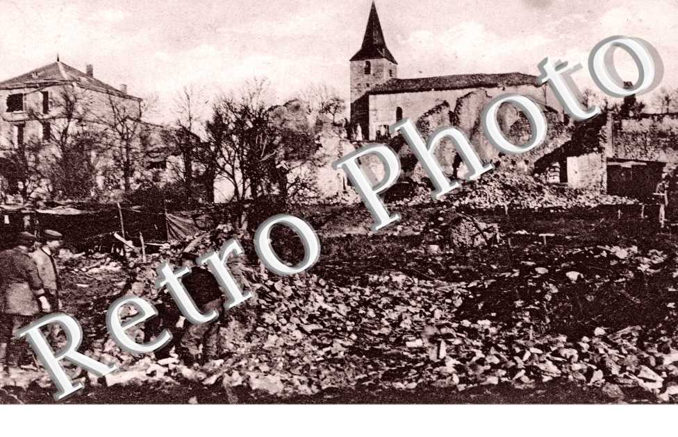 (des ruines dans une rue)