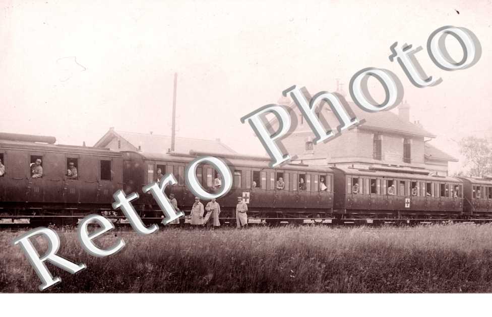 (un train et ses soldats)
