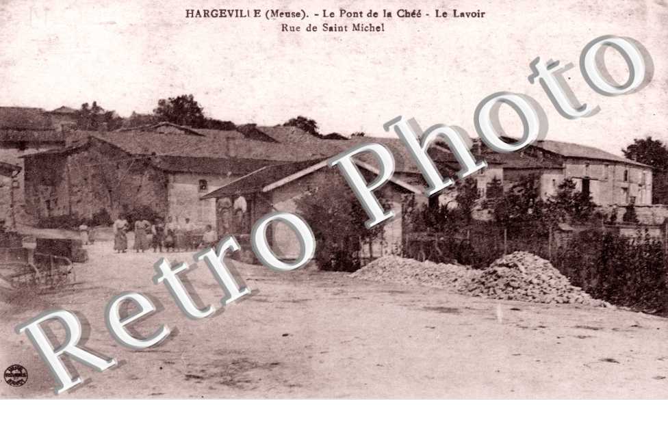Le Pont de la Chee le lavoir rue Saint-Michel