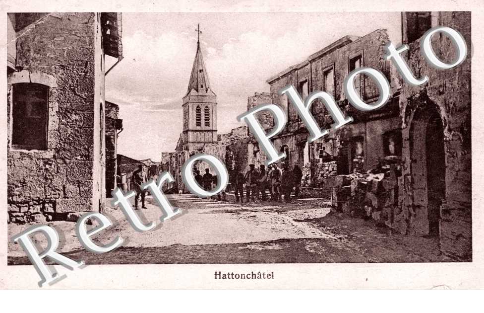 une rue et l'Eglise