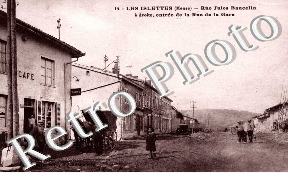 Rue Jules Bancelin - a droite, entree de la rue de la gare