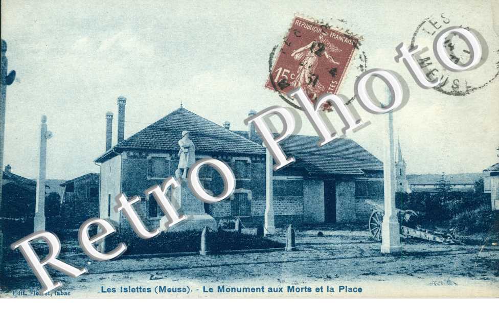 Le monument aux morts et la Place
