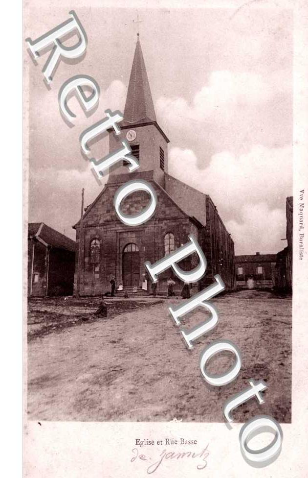 Eglise et rue basse