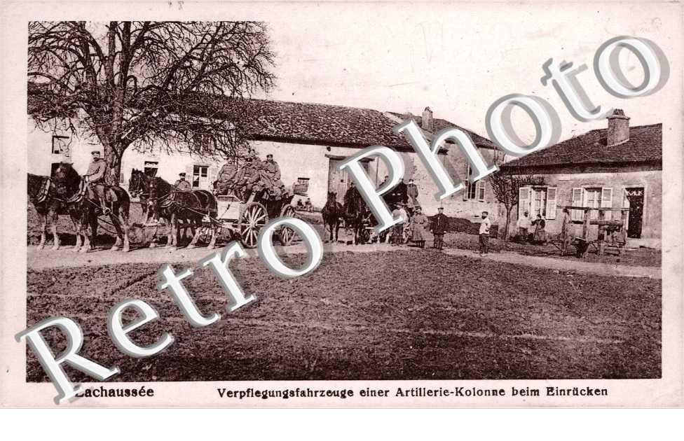 Verpflegungsfahrzeuge einer Artillerie Kolonne