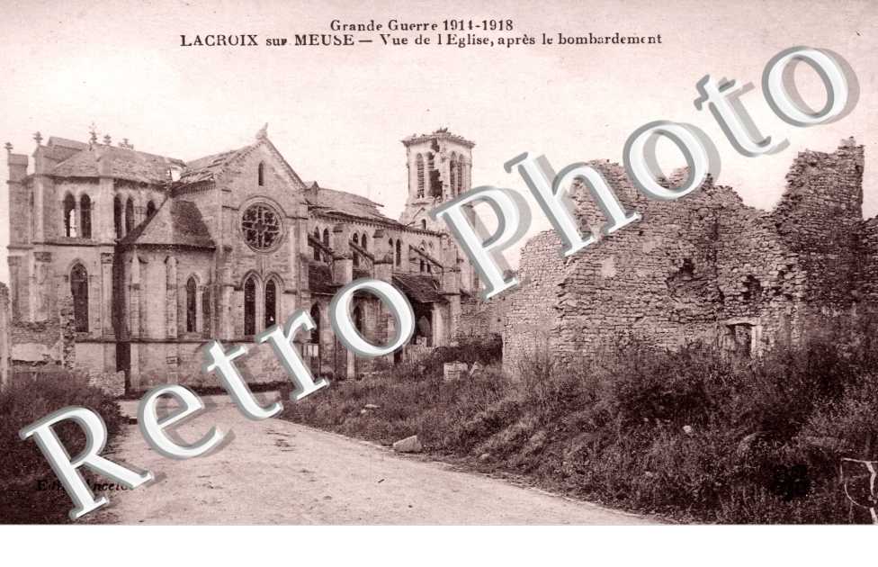 Vue de l'Eglise apres le bombardement