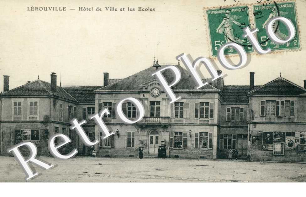 Hotel de ville et les ecoles