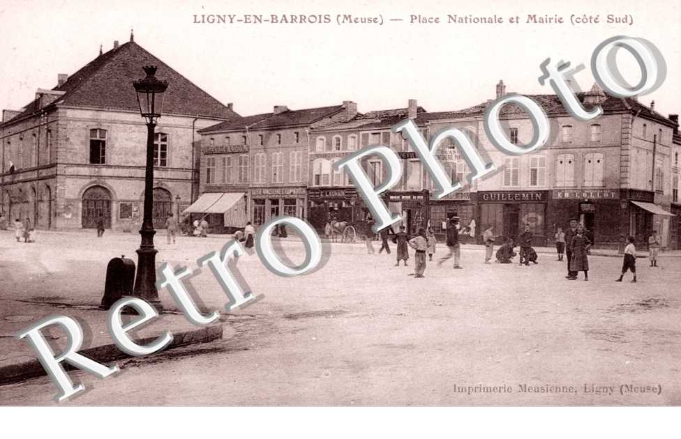 Ligny-en-Barrois, Place Nationale et Mairie (cote sud)