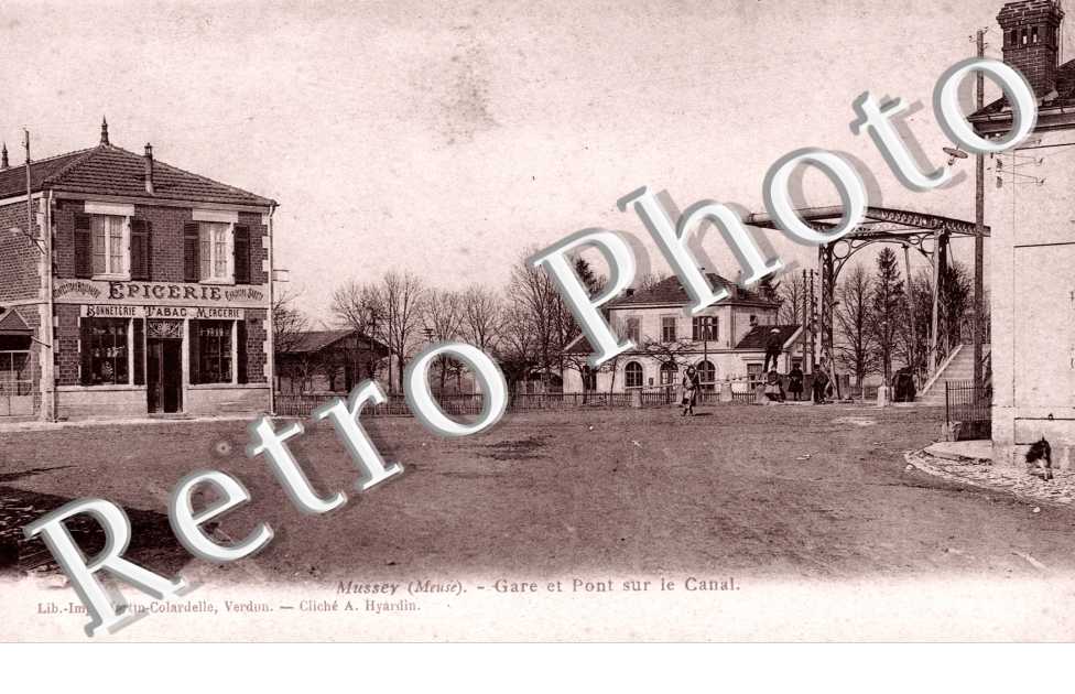 gare et pont sur le canal