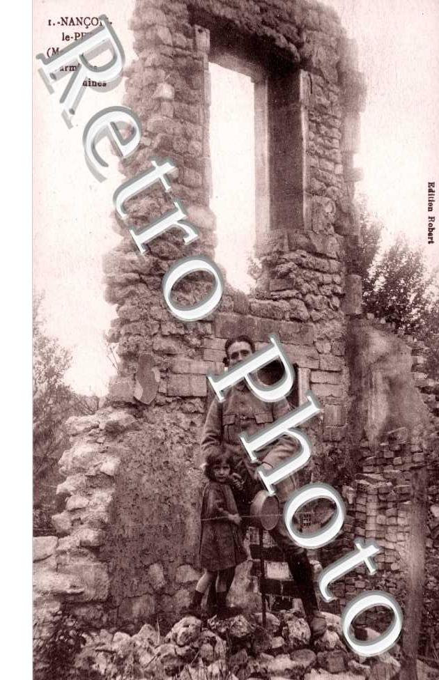 Parmi les ruines