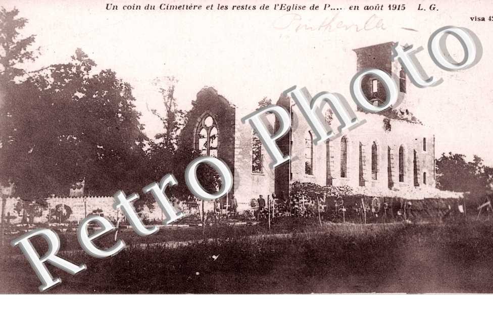 Un coin du cimetiere et les restes de l'eglise