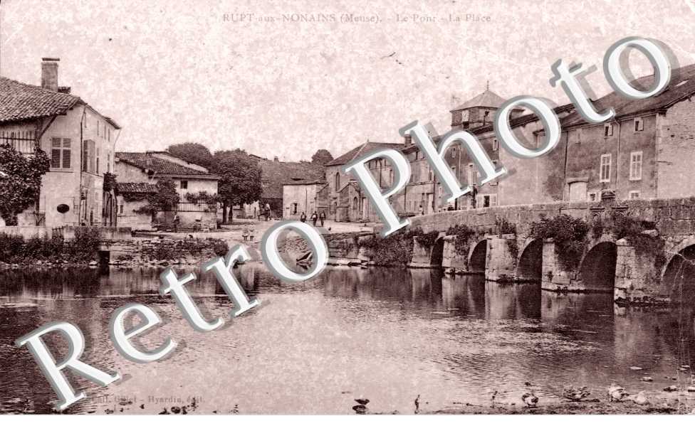 le pont - la place