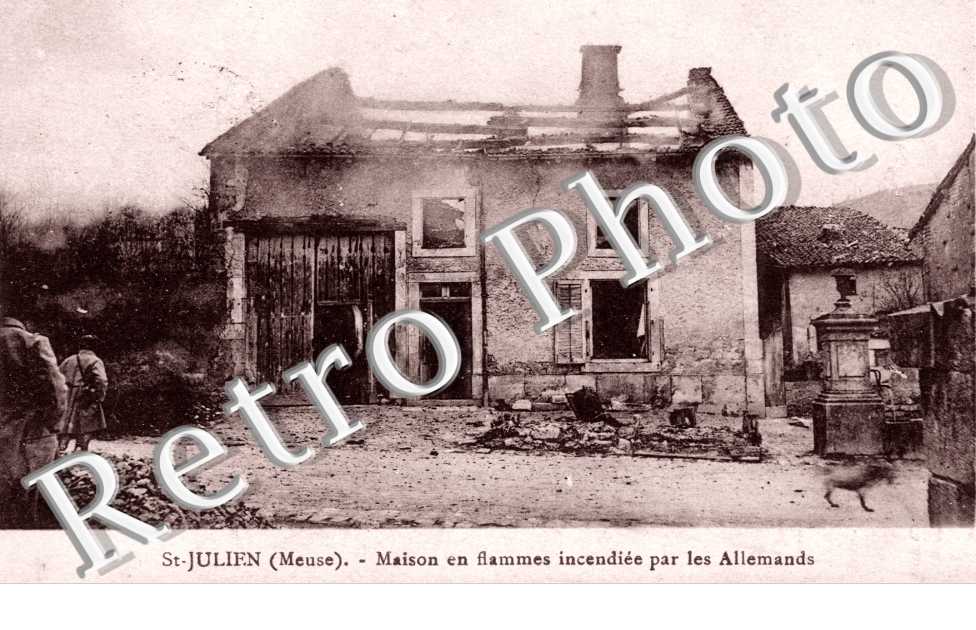 Maison en flammes incendiee par les allemands