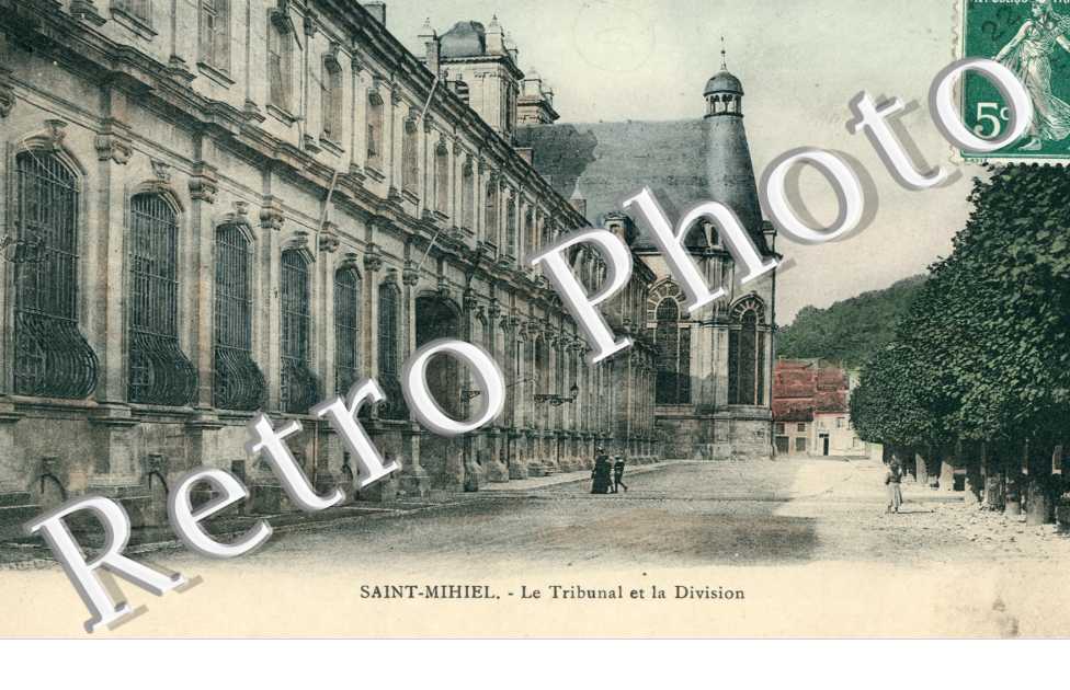le Tribunal et la Division