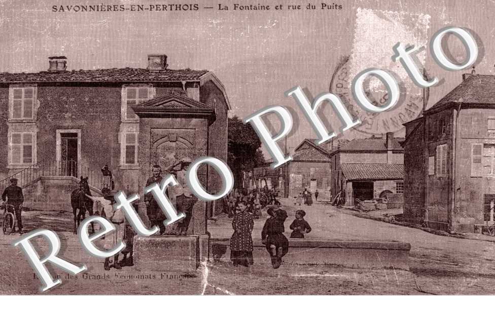 Fontaine et rue du Puits