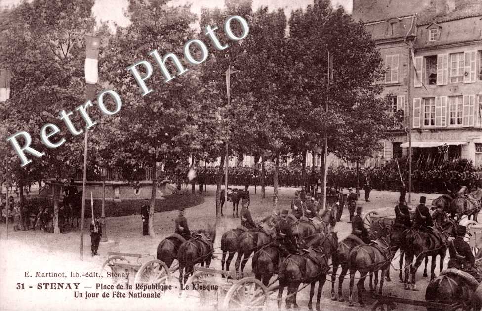 Place de la republique, le Kiosque, Un jour de Fete Nationale