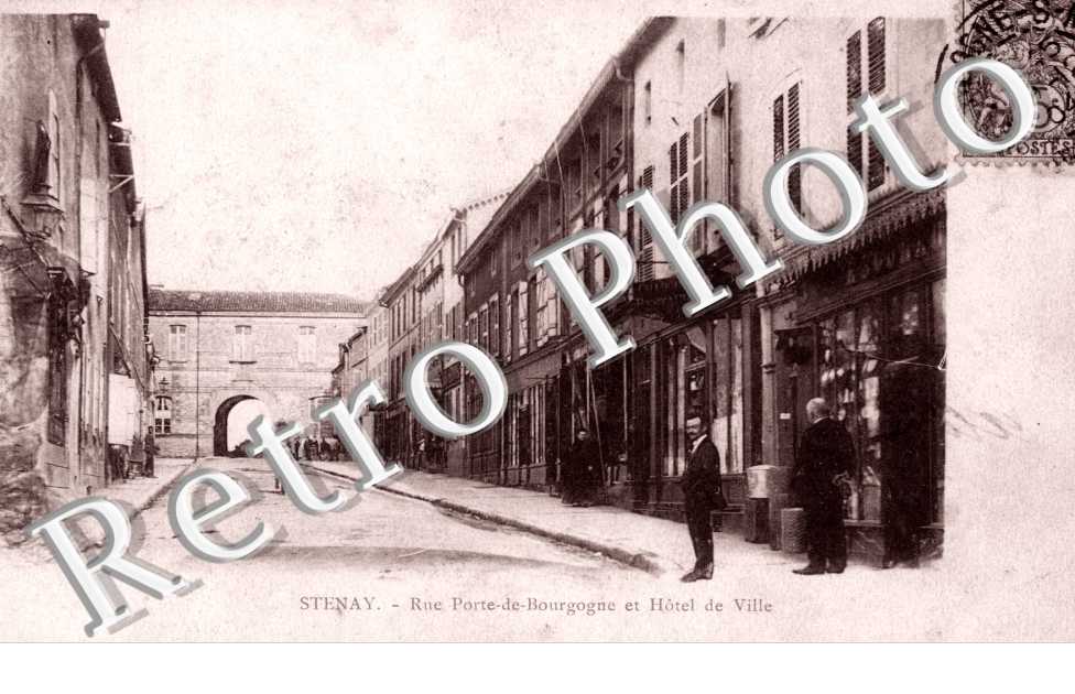 Rue Porte-de-Bourgogne et Hotel de Ville