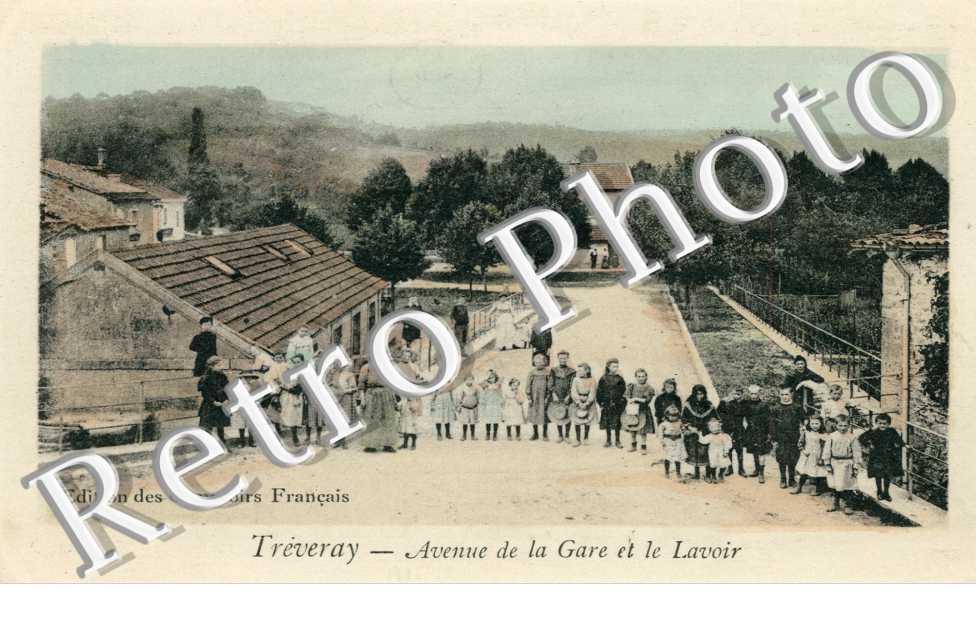 avenue de la gare et le lavoir