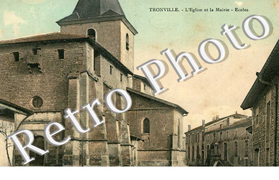 l'eglise et la mairie - ecoles (couleur)