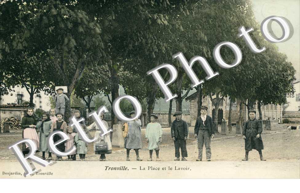 la place et le lavoir (couleur)