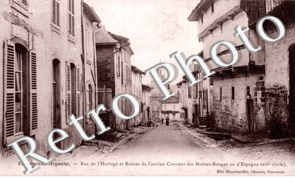 Rue de l'Horloge et Ruines de l'ancien Couvent des Moines Rouges