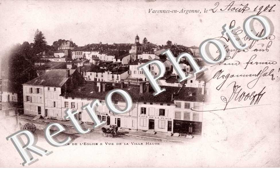 place de l'eglise et vue de la ville haute
