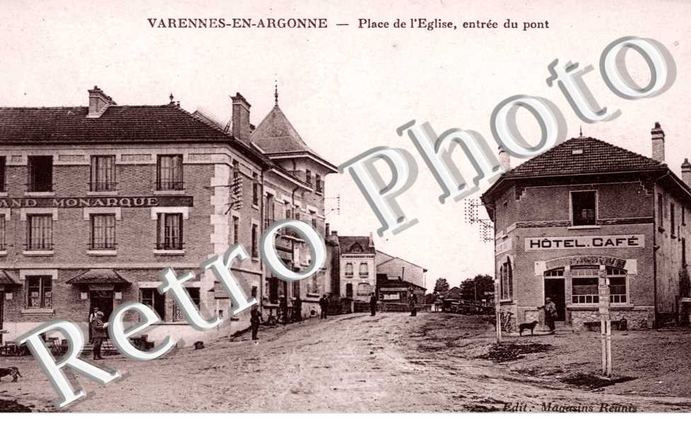 Place de l'Eglise, Entree du Pont