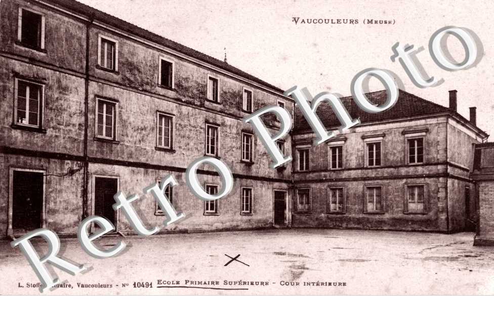 Ecole Primaire Superieure - Cour Interieure