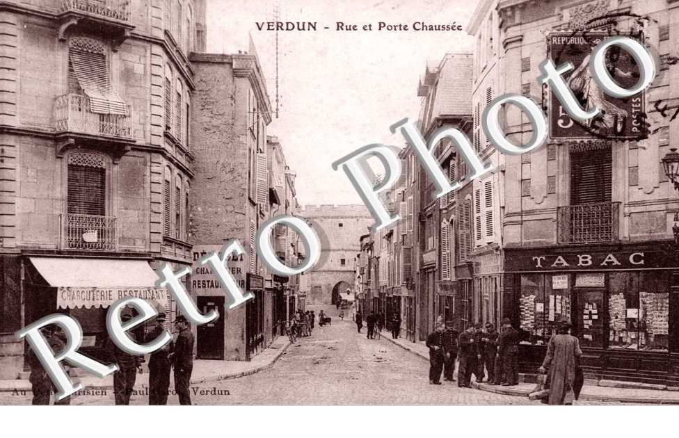 Rue et Porte Chaussee