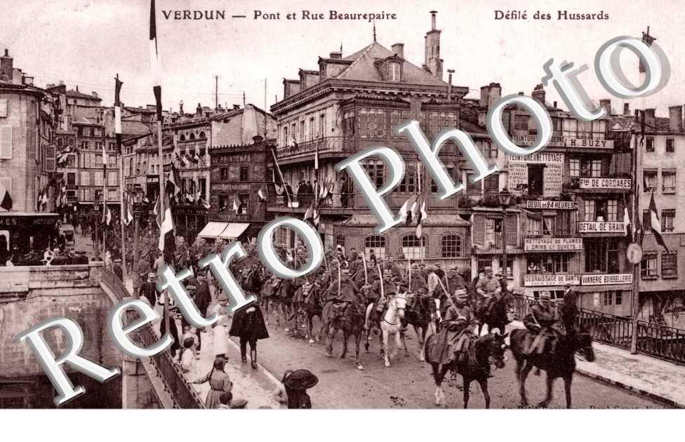 Pont et rue Beaurepaire - Defile des Hussards