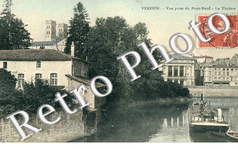vue prise du Pont Neuf - Le Theatre