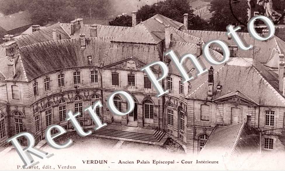 Ancien Palais Episcopal - cour interieur