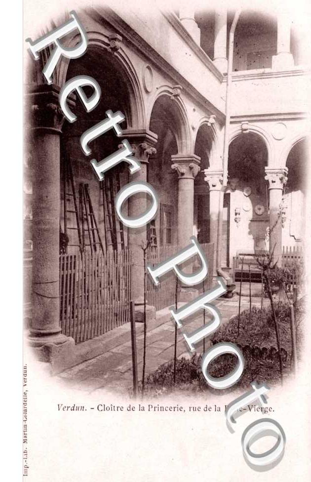 Cloitre de la Princerie - rue de la Belle Vierge